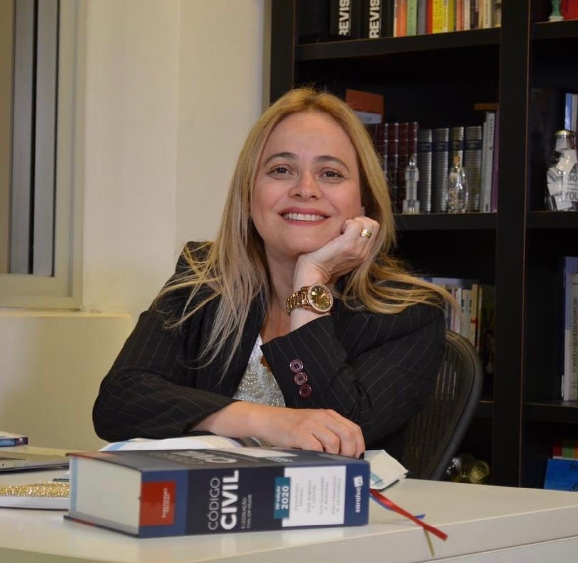 Andrea Firmino em seu escritório